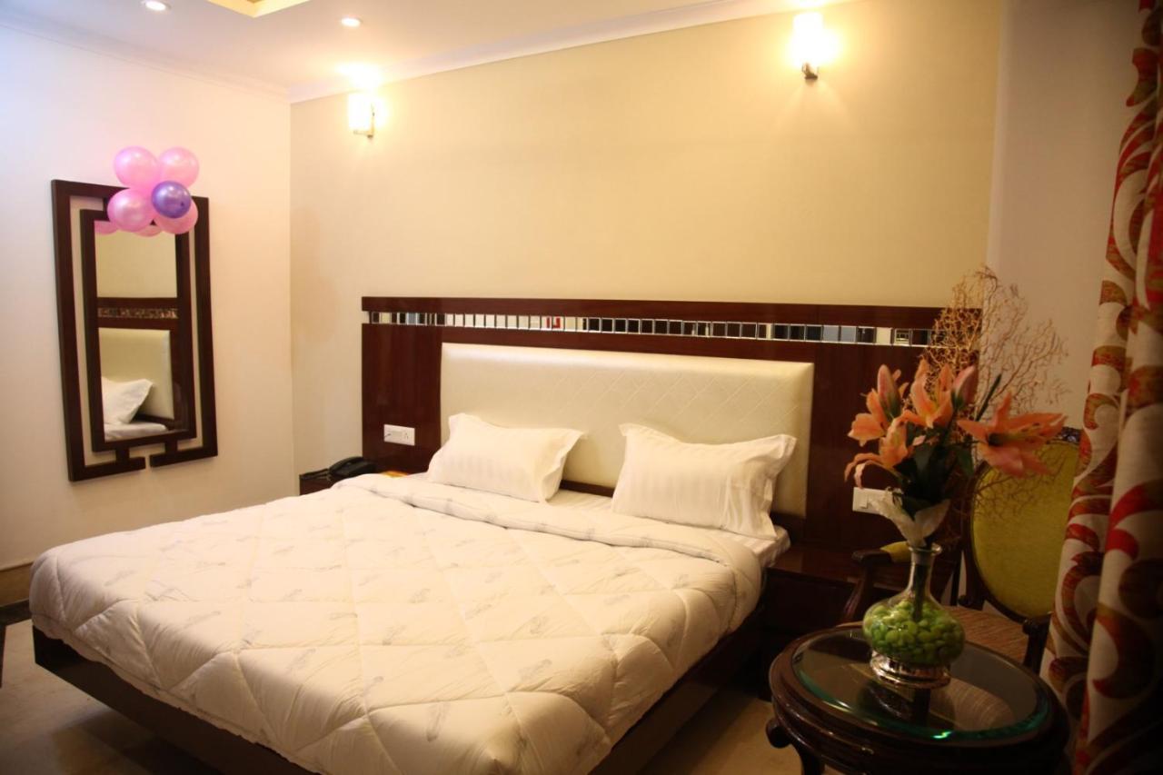 Hotel Dev Residency Vrindāvan Exterior foto