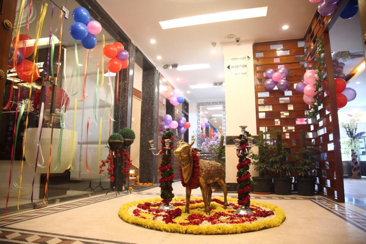 Hotel Dev Residency Vrindāvan Exterior foto