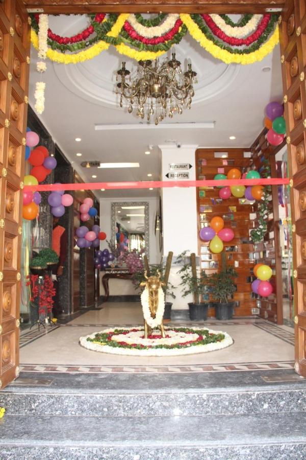 Hotel Dev Residency Vrindāvan Exterior foto